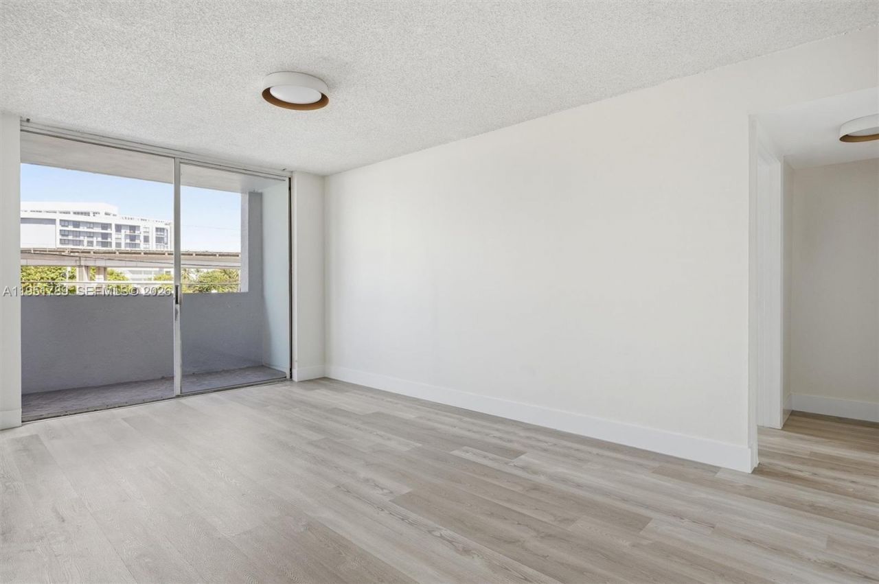 1010 NW 11th St, Unit 206, Miami, FL 33136 Photo