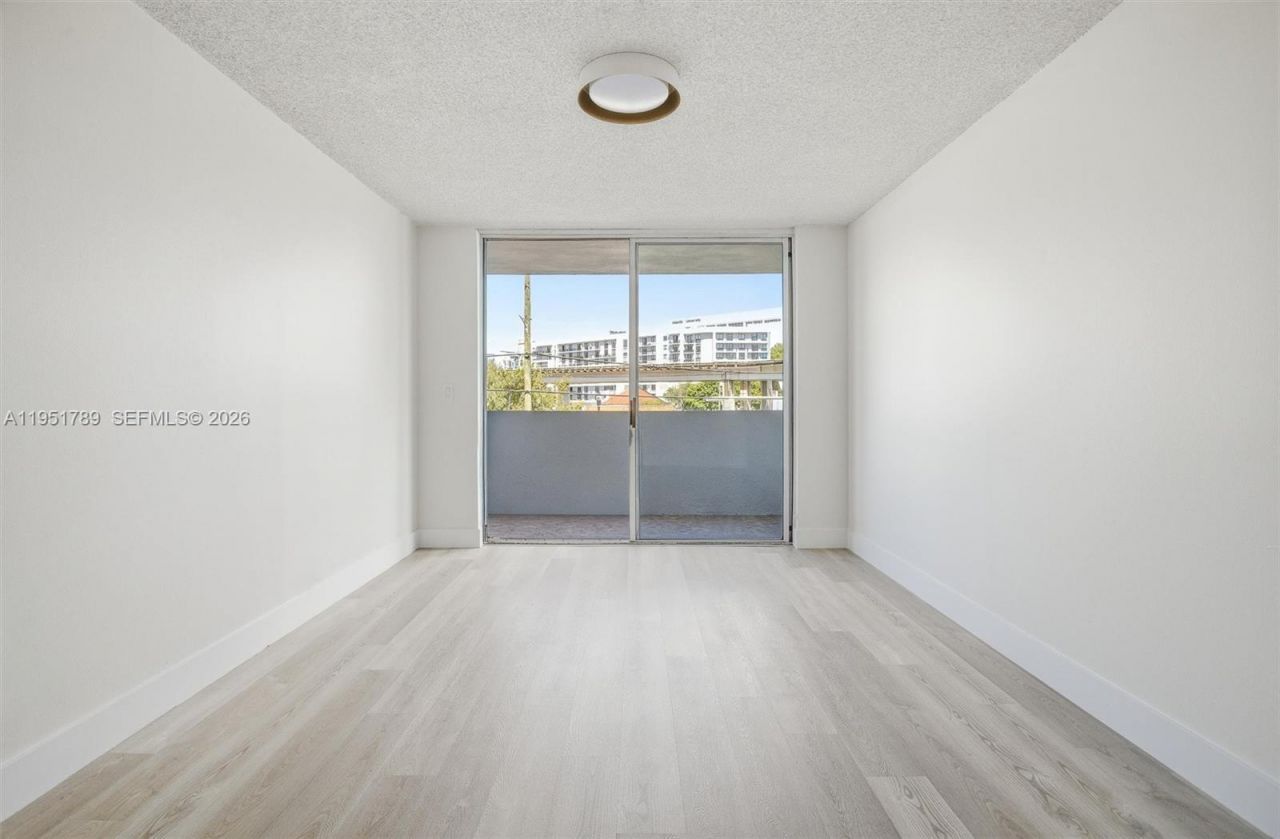 1010 NW 11th St, Unit 206, Miami, FL 33136 Photo