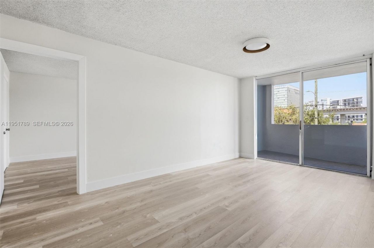 1010 NW 11th St, Unit 206, Miami, FL 33136 Photo