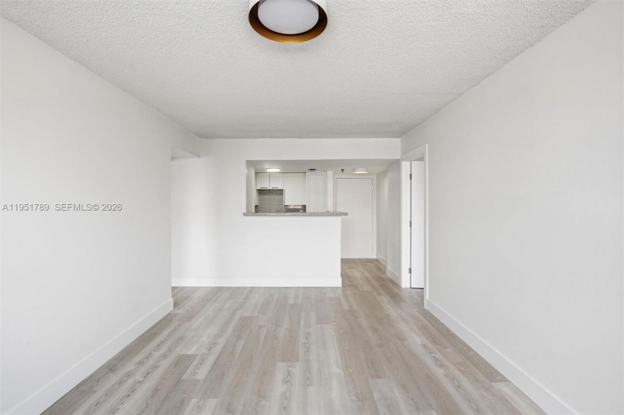 1010 NW 11th St, Unit 206, Miami, FL 33136 Photo