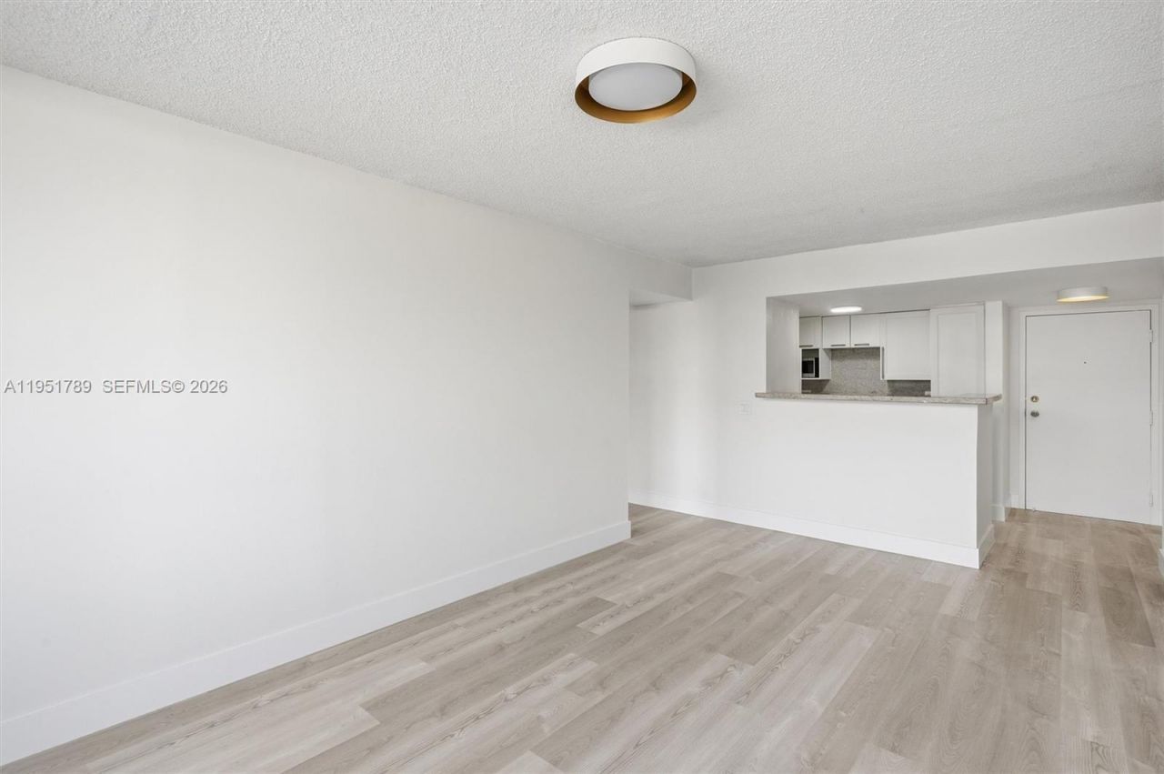 1010 NW 11th St, Unit 206, Miami, FL 33136 Photo