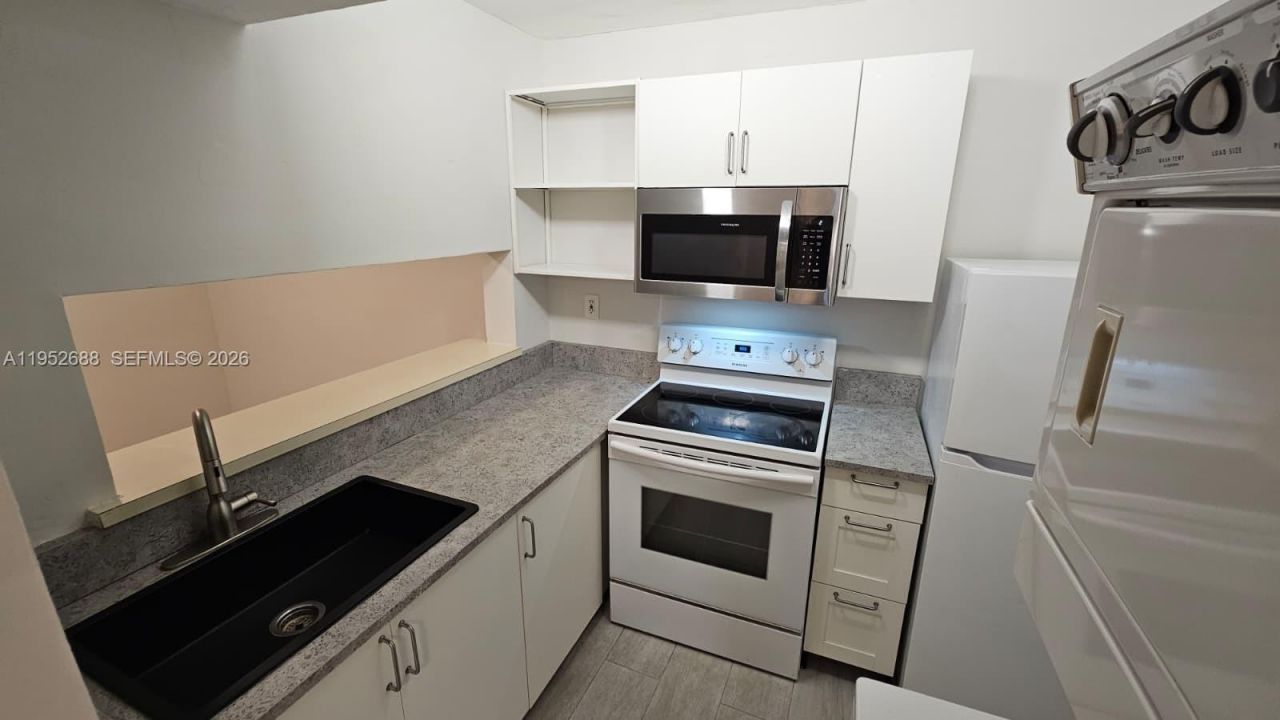 5720 SW 5th St, Unit 3, Miami, FL 33144 Photo