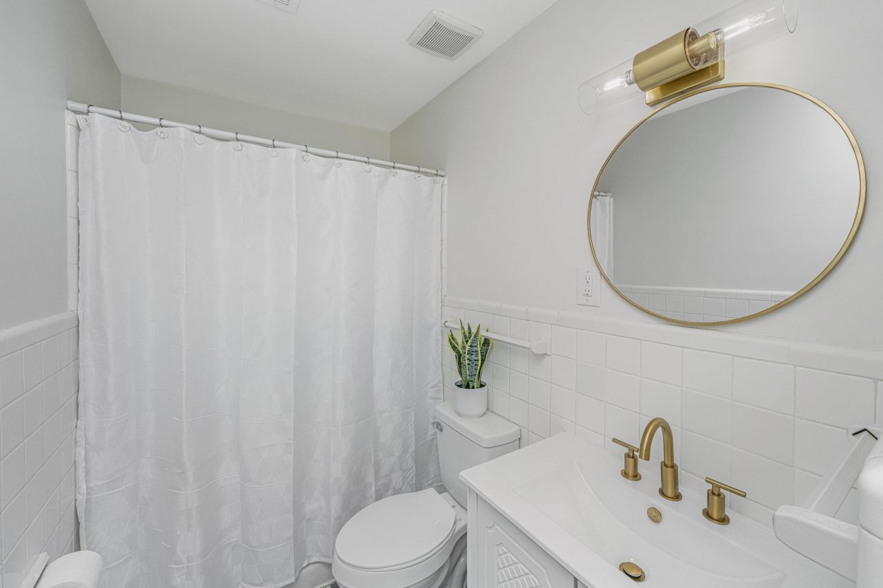 1010 Holcombe Road Photo 11