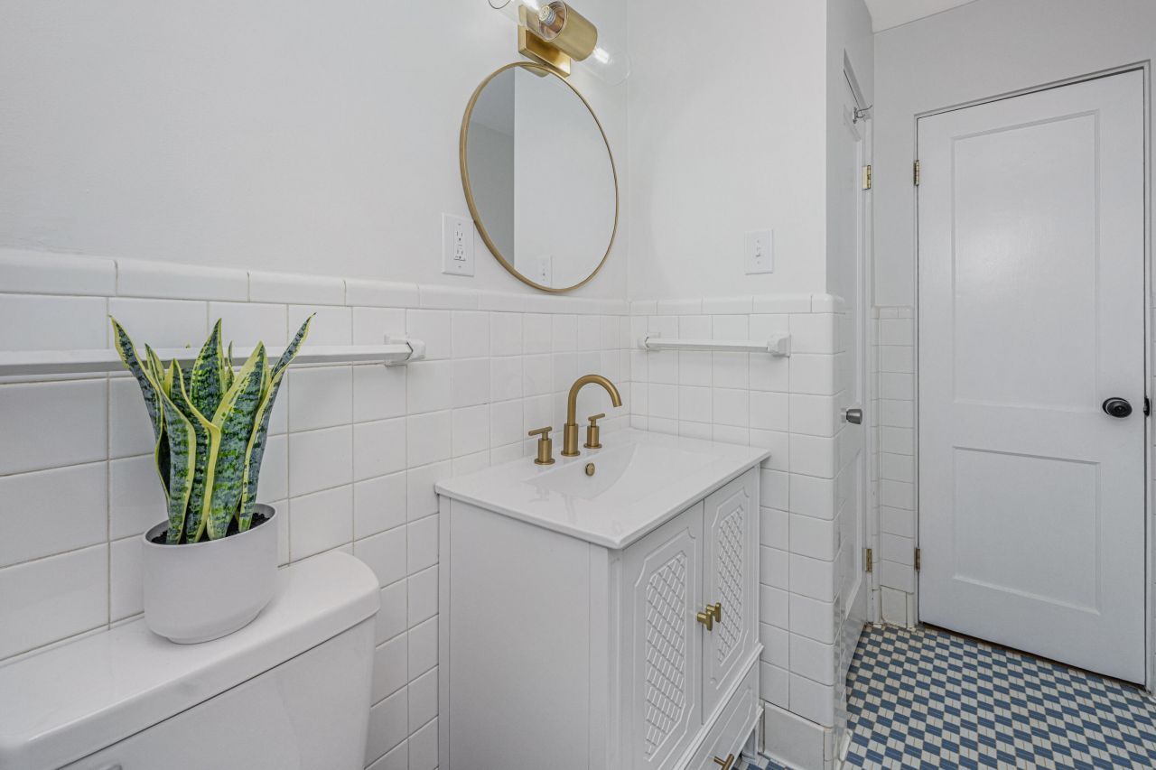 1010 Holcombe Road Photo 12