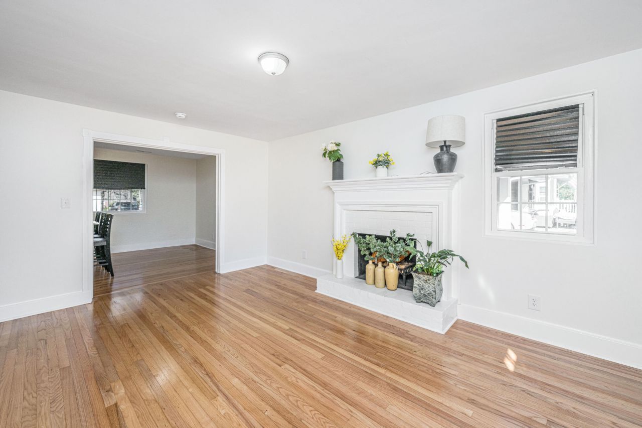 1010 Holcombe Road Photo 3