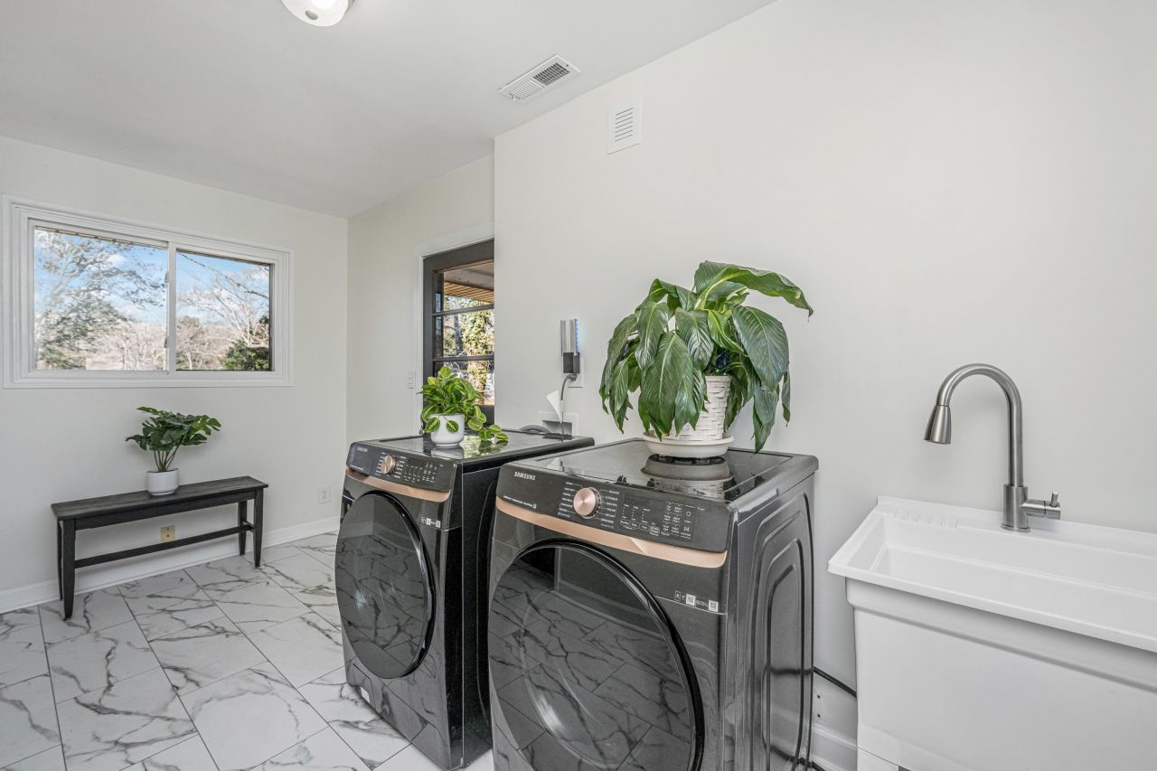 1010 Holcombe Road Photo 8