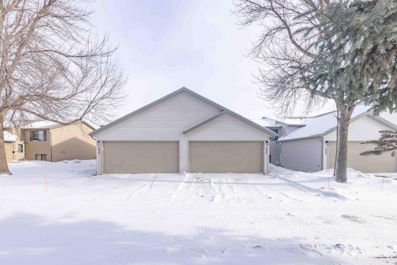 2832 32nd Street S, Moorhead, MN 56560 Main Photo