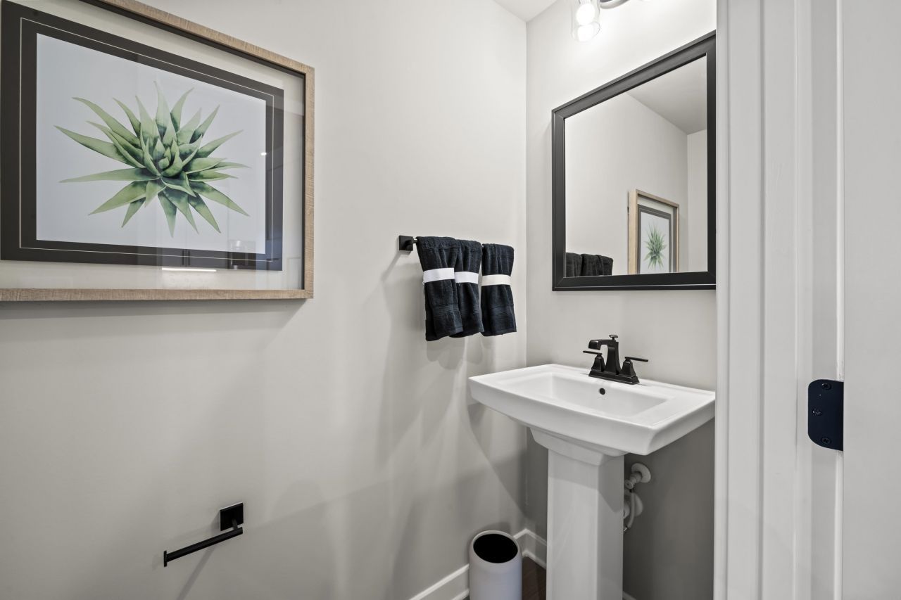 8904 Arcadius Dr Photo 32