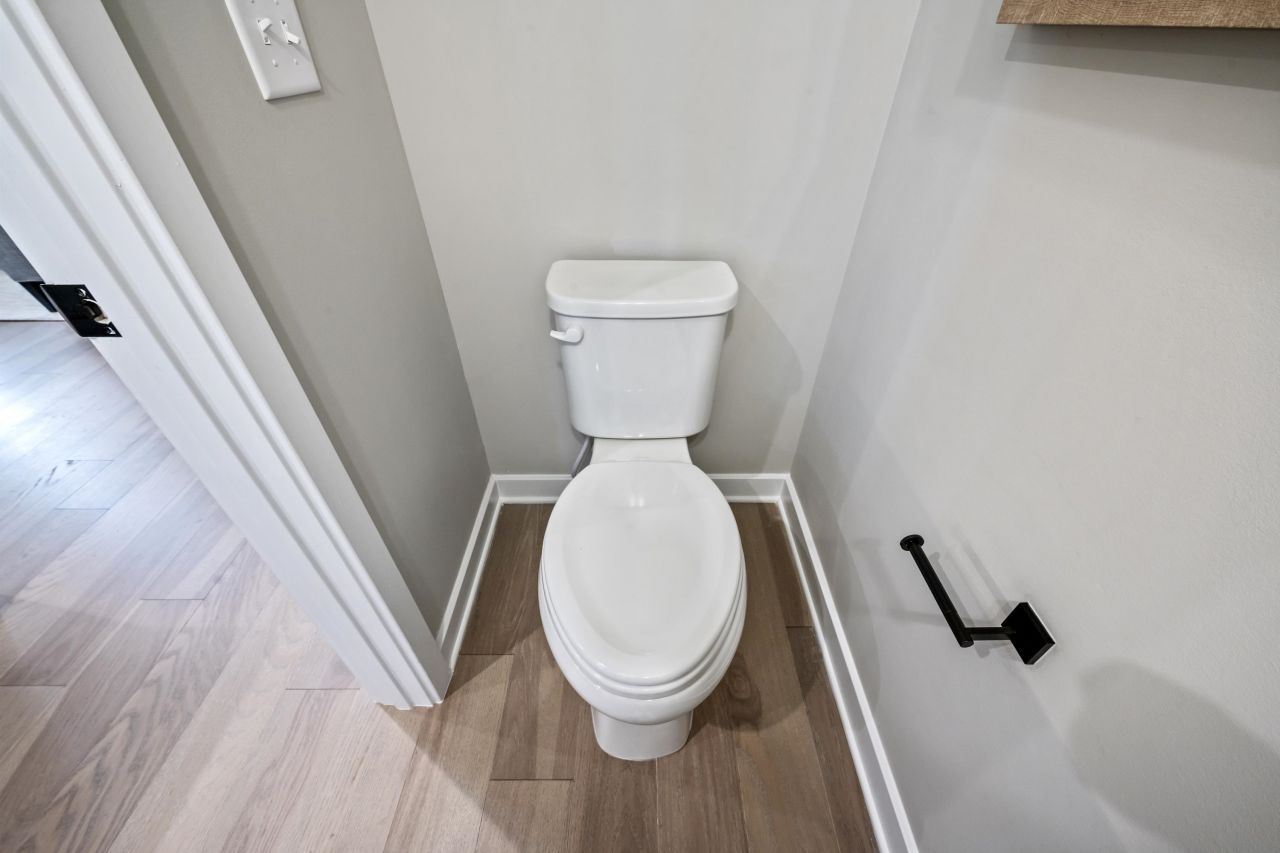 8904 Arcadius Dr Photo 33