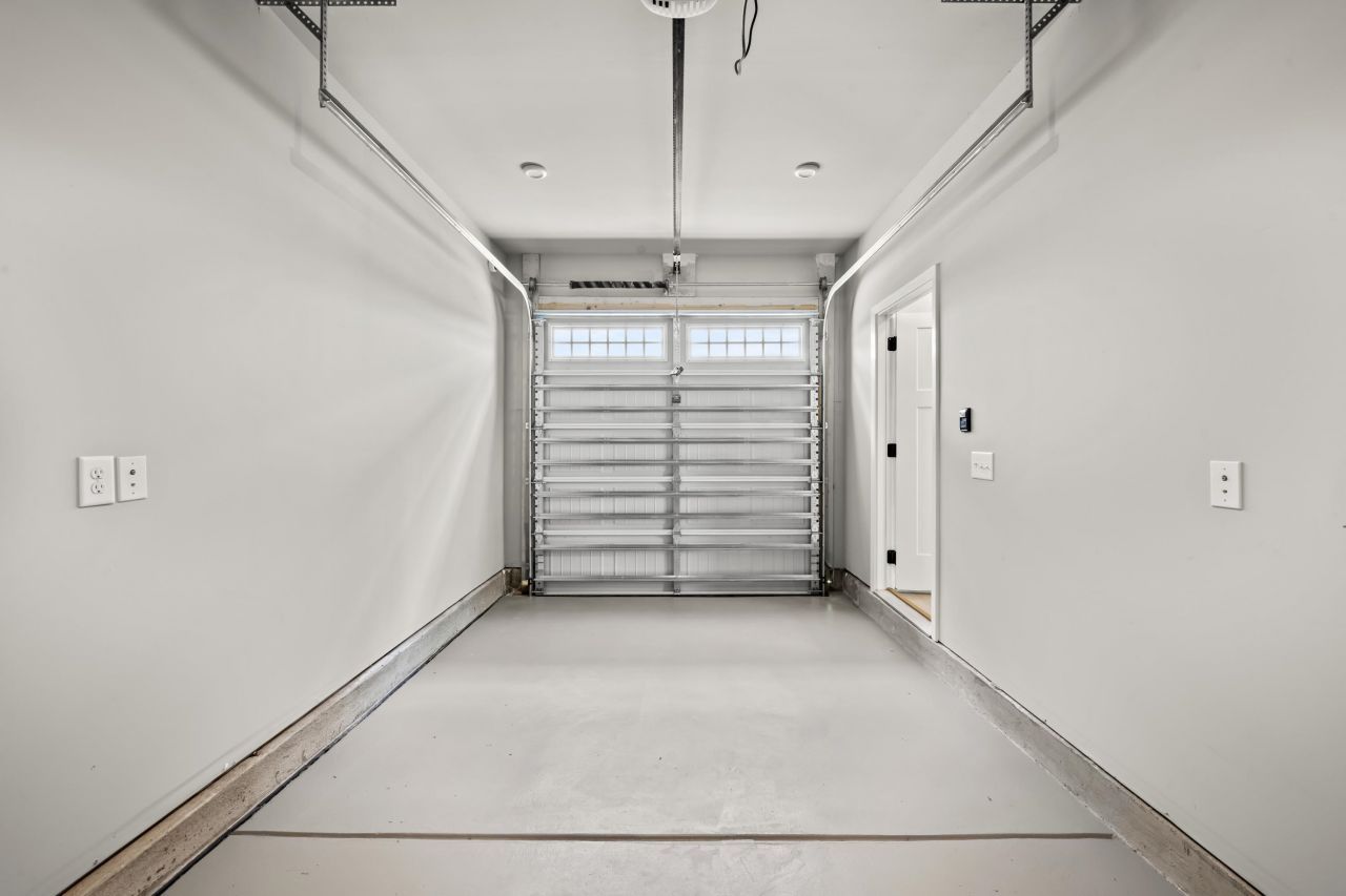 8904 Arcadius Dr Photo 34