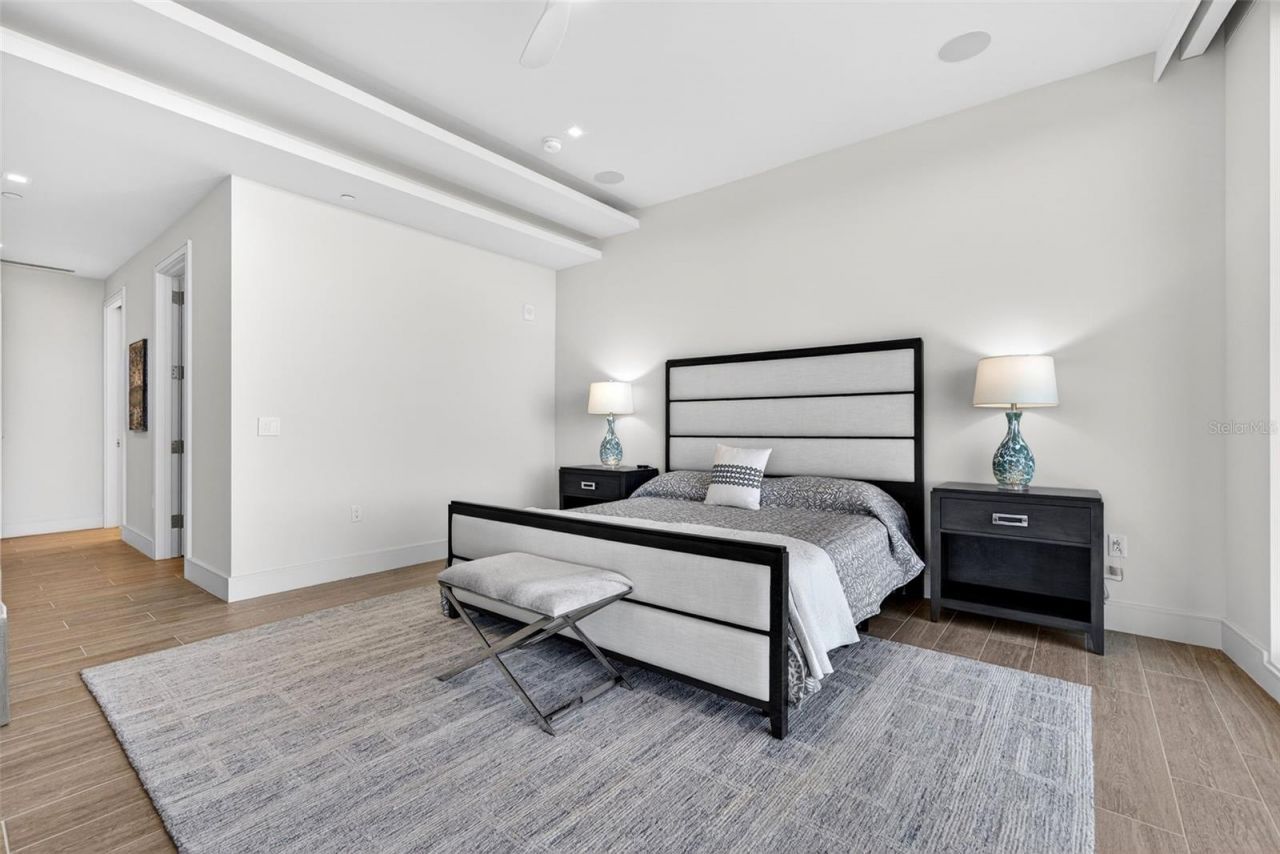 1591 Gulf Of Mexico Drive, Unit 412, Longboat Key, FL 34228 Photo