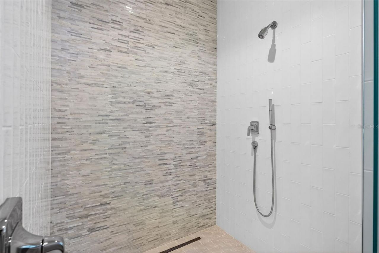 1591 Gulf Of Mexico Drive, Unit 412, Longboat Key, FL 34228 Photo