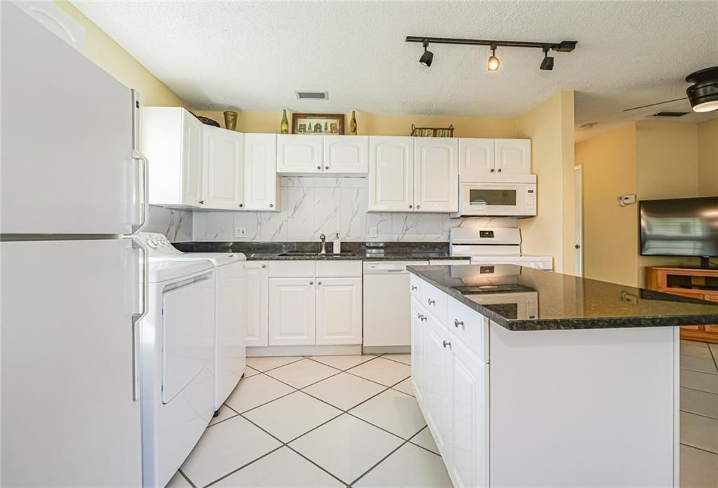 11 Vista Palm Lane, Unit 203, Vero Beach, FL 32962 Main Photo