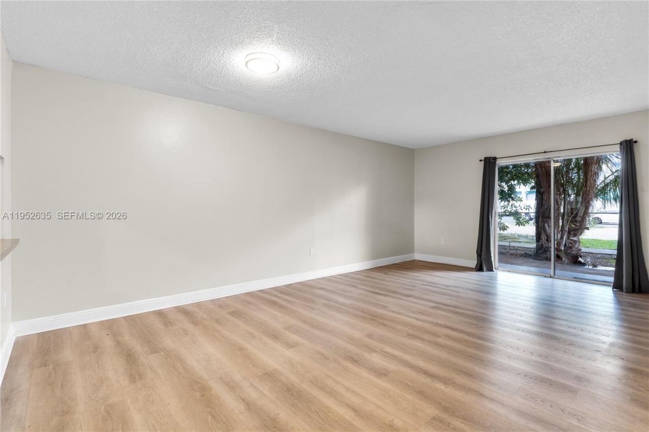 2690 W 76th St, Unit 104, Hialeah, FL 33016 Photo