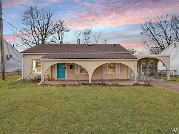 2370 Hawthorne Manor Drive, Florissant, MO 63031