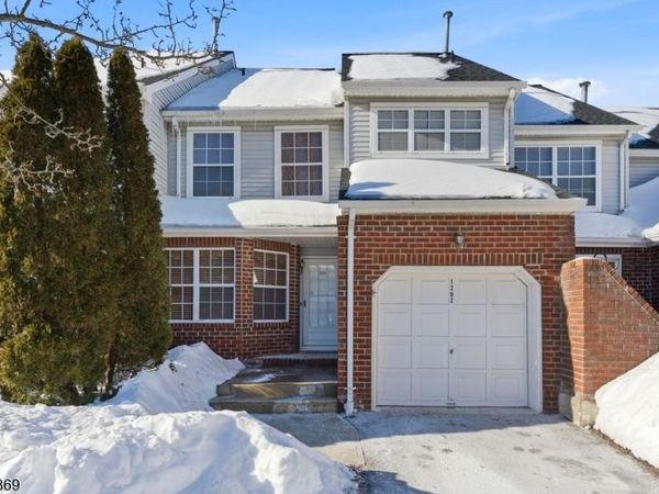 1202 Magnolia Ct, Washington, NJ 07840