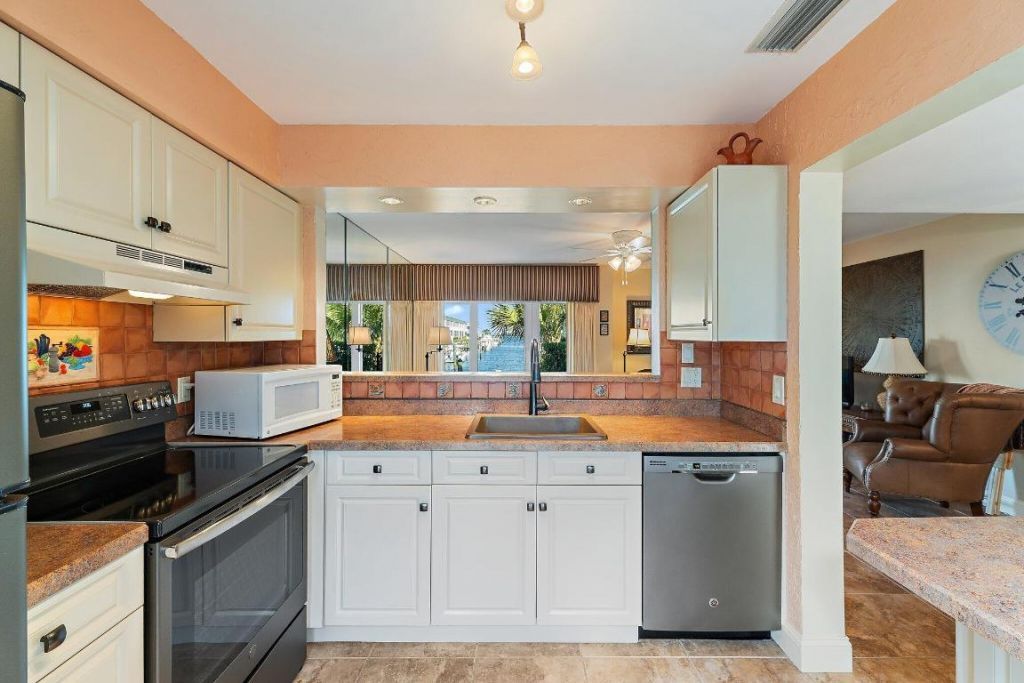 118 Castlewood Drive, Unit 123, North Palm Beach, FL 33408 Photo