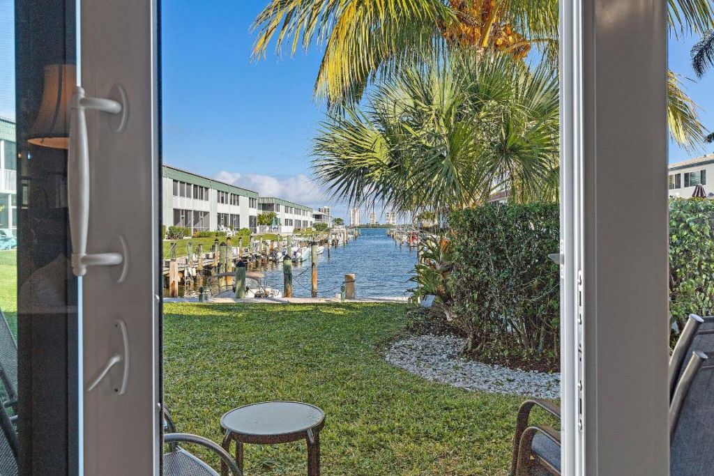 118 Castlewood Drive, Unit 123, North Palm Beach, FL 33408 Photo