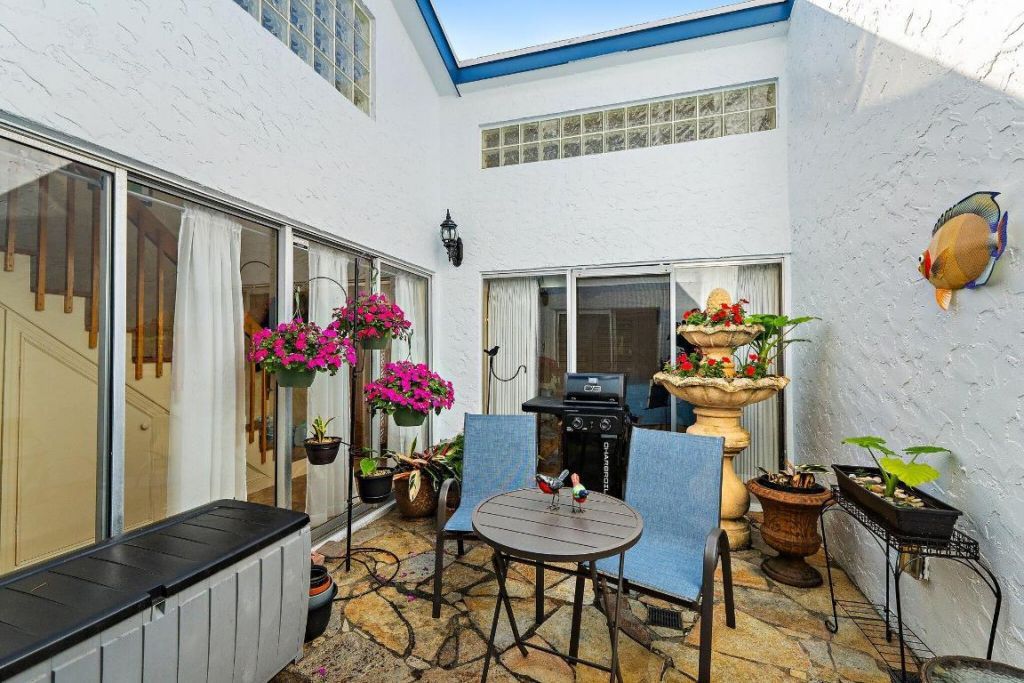 118 Castlewood Drive, Unit 123, North Palm Beach, FL 33408 Photo