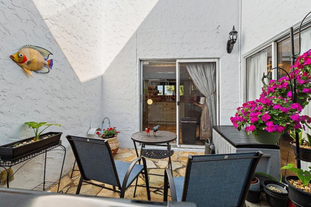 118 Castlewood Drive, Unit 123, North Palm Beach, FL 33408 Photo