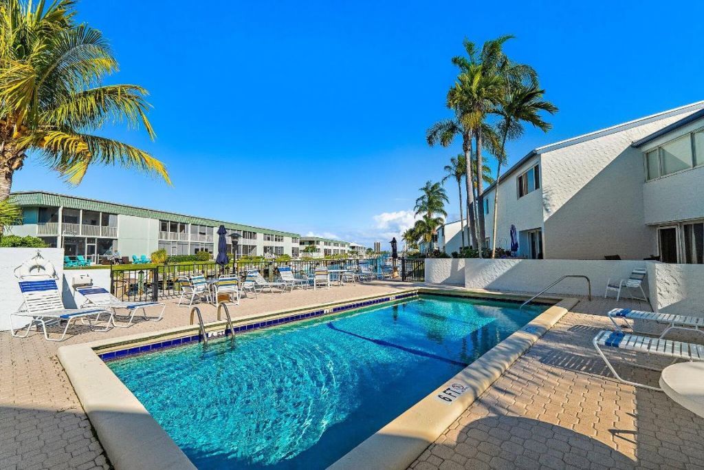 118 Castlewood Drive, Unit 123, North Palm Beach, FL 33408 Photo