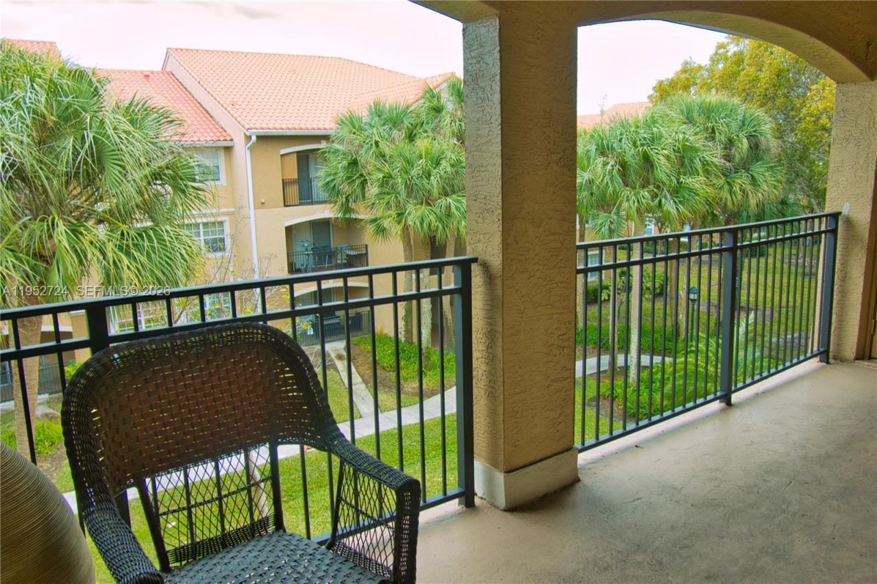 215 SW 117th Ter, Unit 14304, Pembroke Pines, FL 33025 Photo