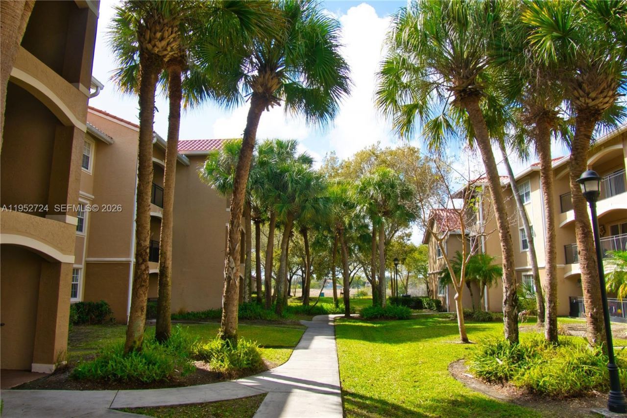 215 SW 117th Ter, Unit 14304, Pembroke Pines, FL 33025 Photo