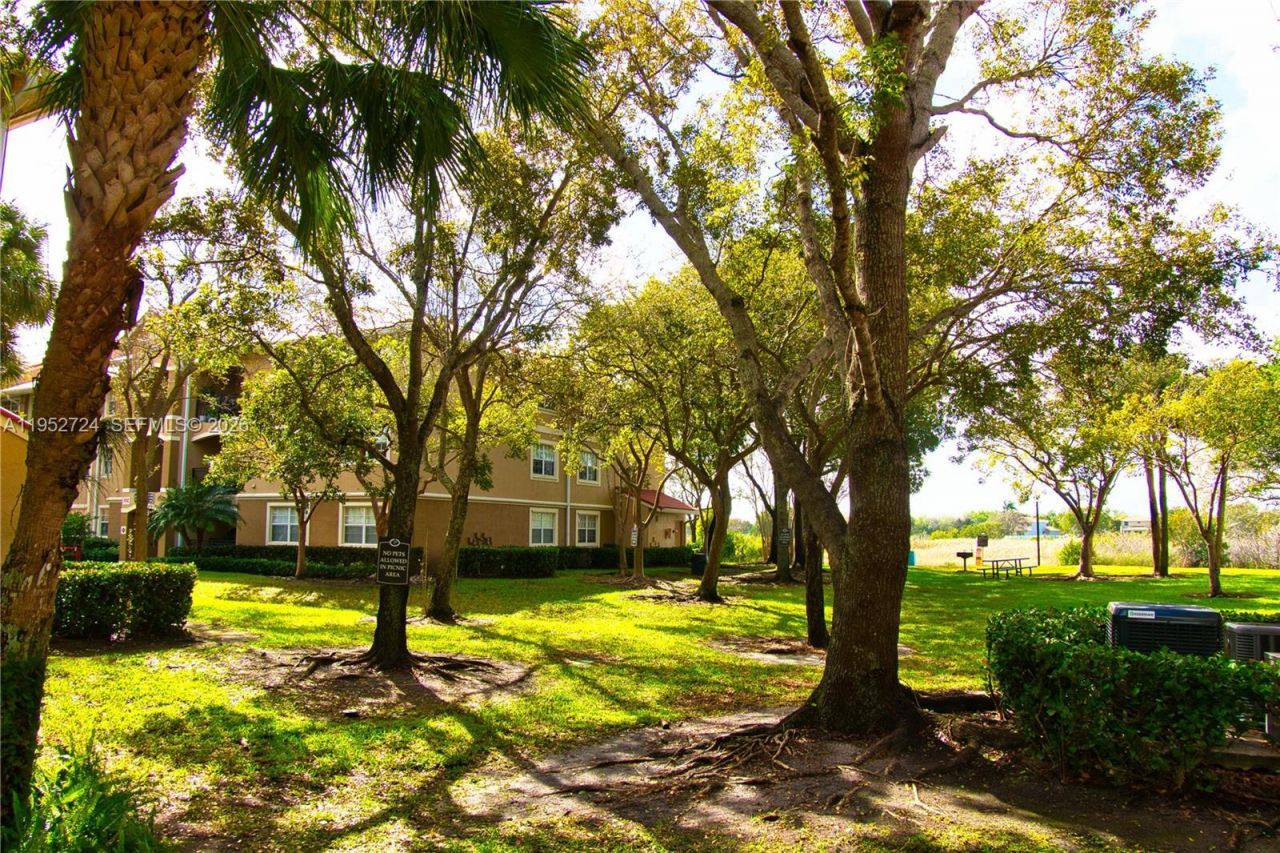 215 SW 117th Ter, Unit 14304, Pembroke Pines, FL 33025 Photo