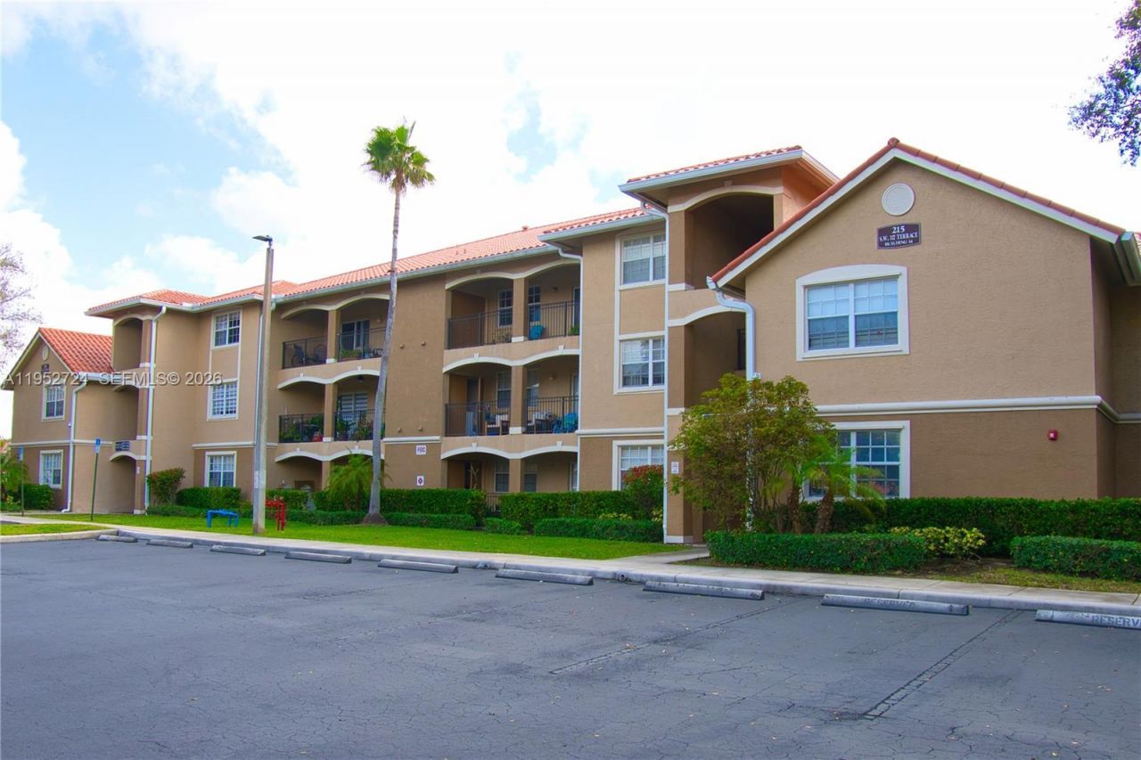 215 SW 117th Ter, Unit 14304, Pembroke Pines, FL 33025 Photo
