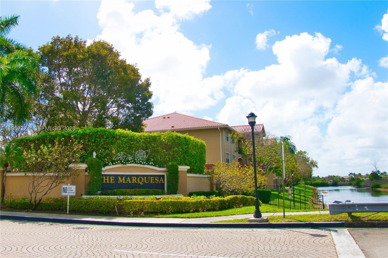 215 SW 117th Ter, Unit 14304, Pembroke Pines, FL 33025 Photo