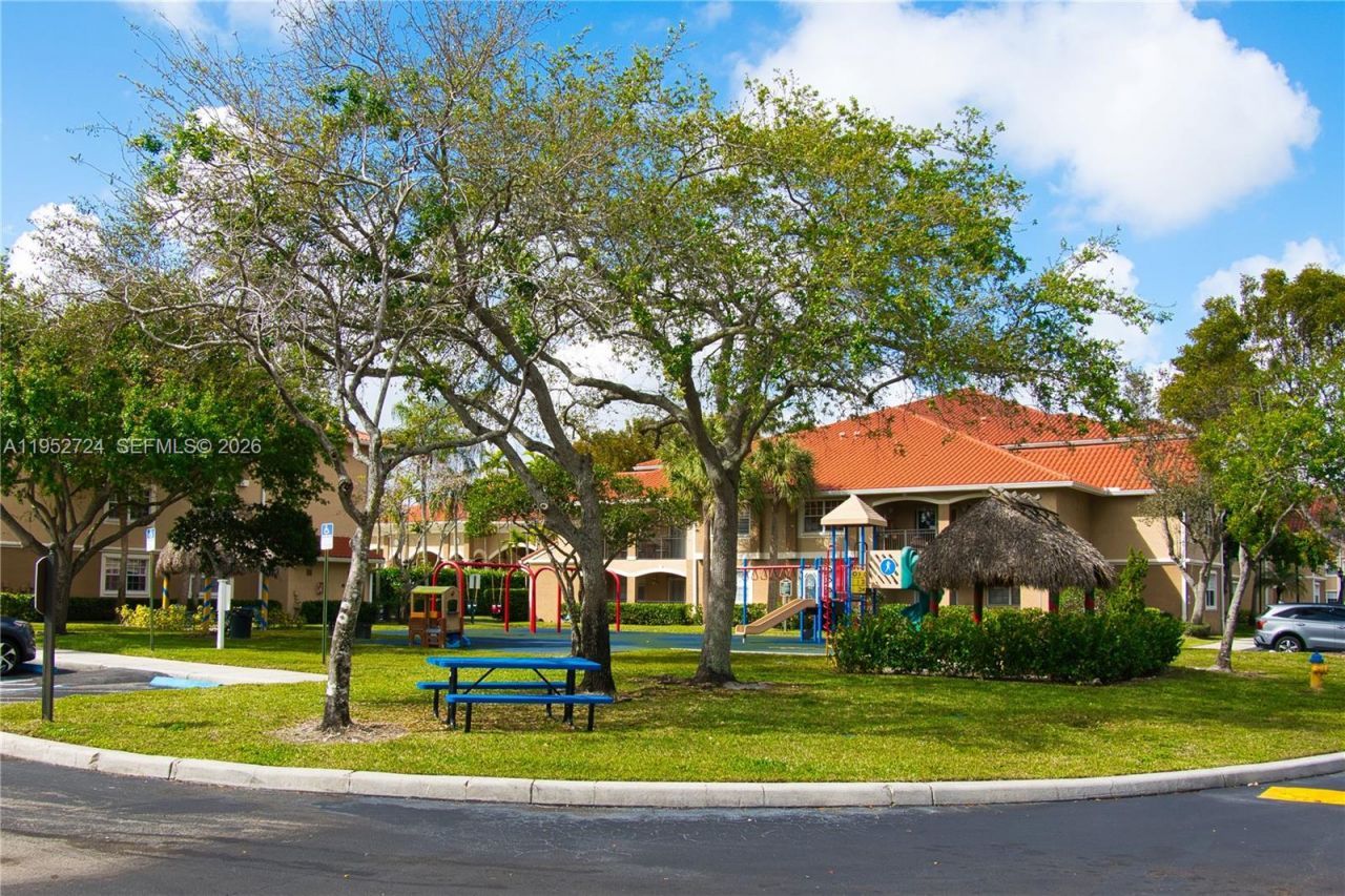 215 SW 117th Ter, Unit 14304, Pembroke Pines, FL 33025 Photo