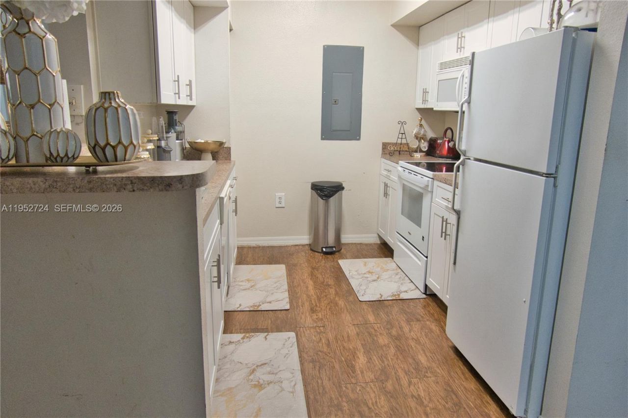 215 SW 117th Ter, Unit 14304, Pembroke Pines, FL 33025 Photo