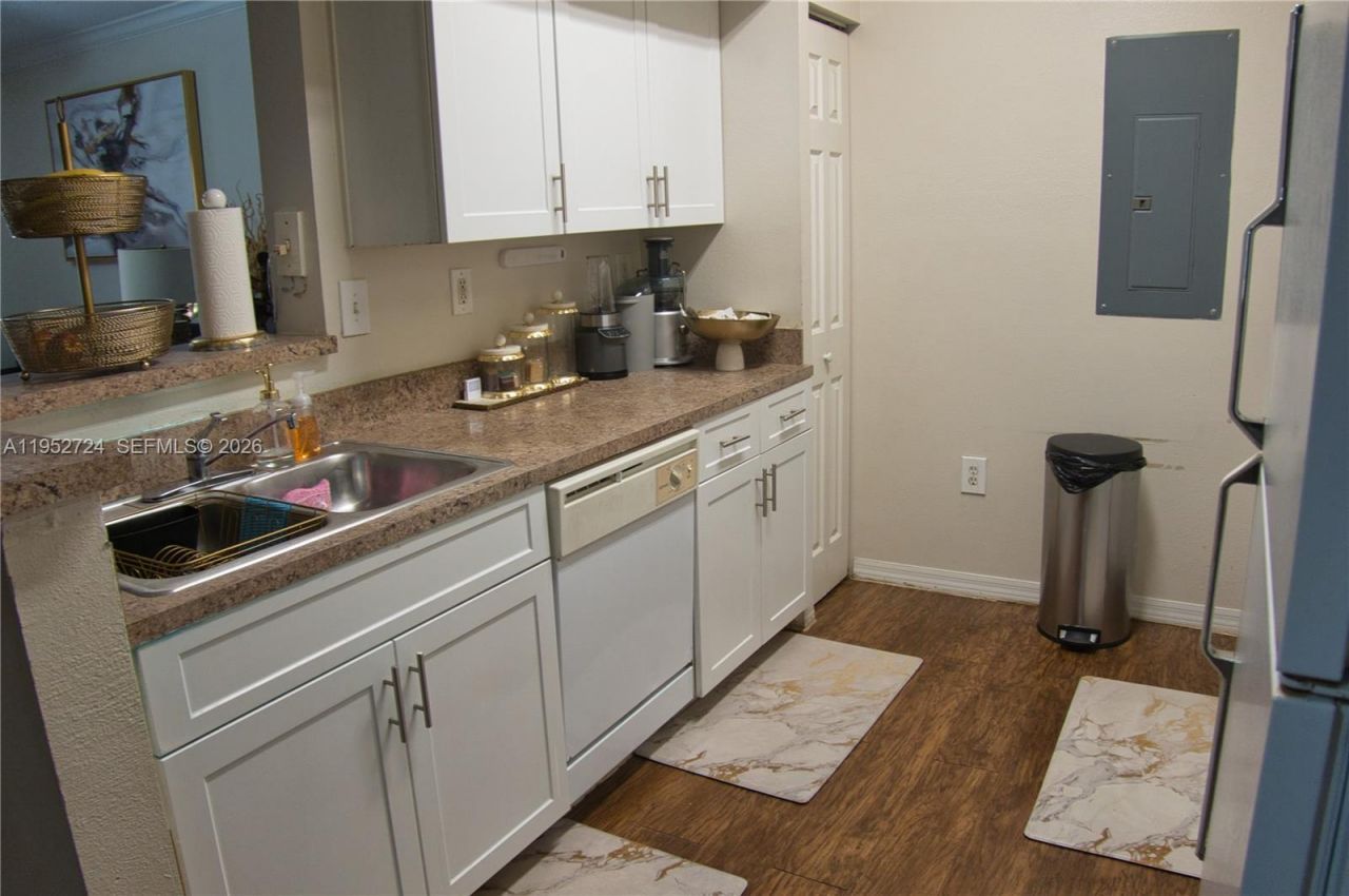 215 SW 117th Ter, Unit 14304, Pembroke Pines, FL 33025 Photo