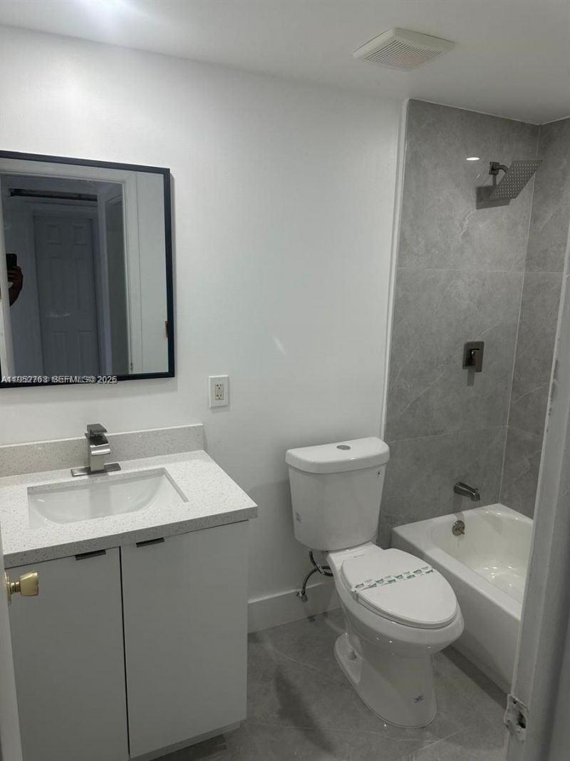 1450 Atlantic Shores Blvd, Unit 105, Hallandale Beach, FL 33009 Photo