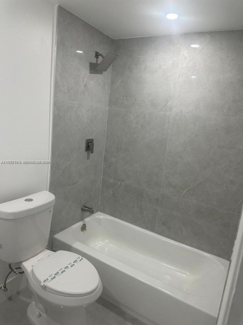 1450 Atlantic Shores Blvd, Unit 105, Hallandale Beach, FL 33009 Photo