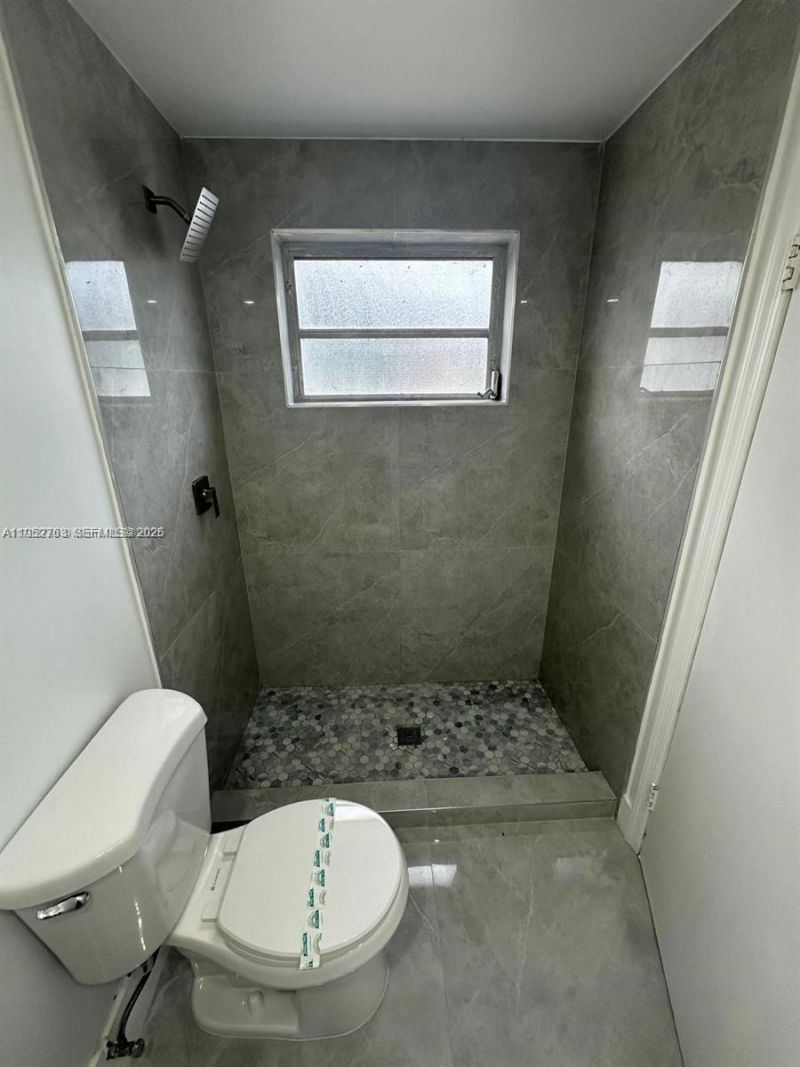 1450 Atlantic Shores Blvd, Unit 105, Hallandale Beach, FL 33009 Photo