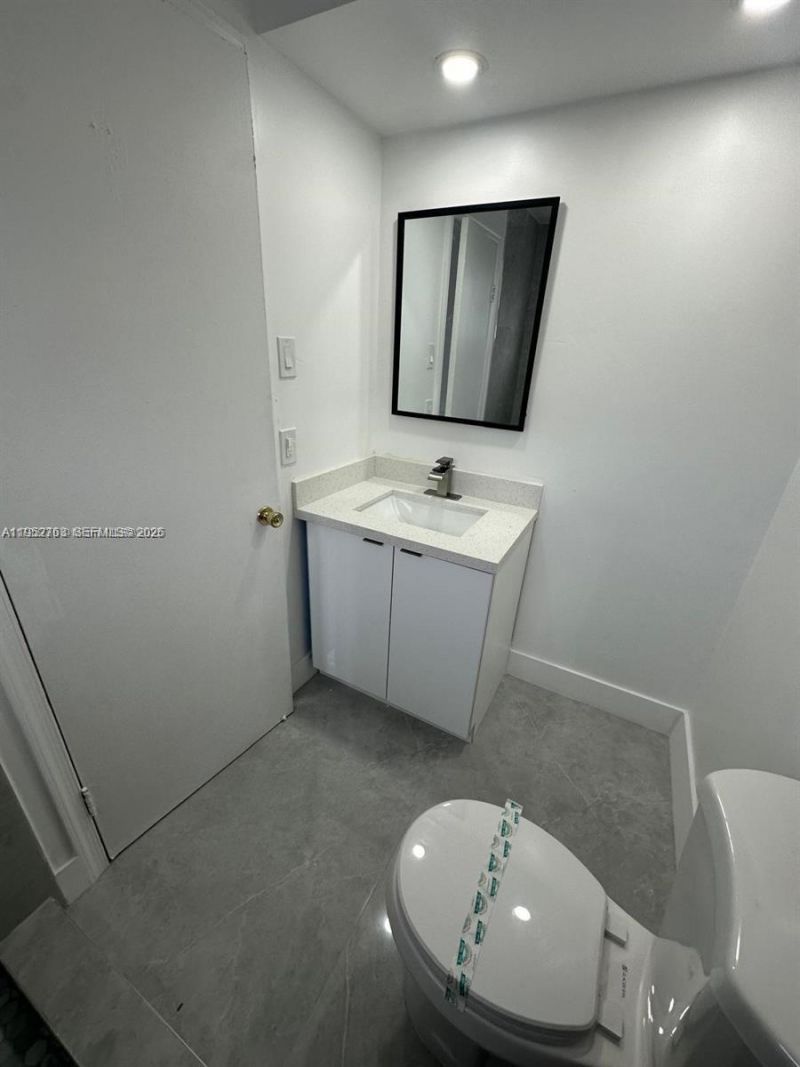 1450 Atlantic Shores Blvd, Unit 105, Hallandale Beach, FL 33009 Photo