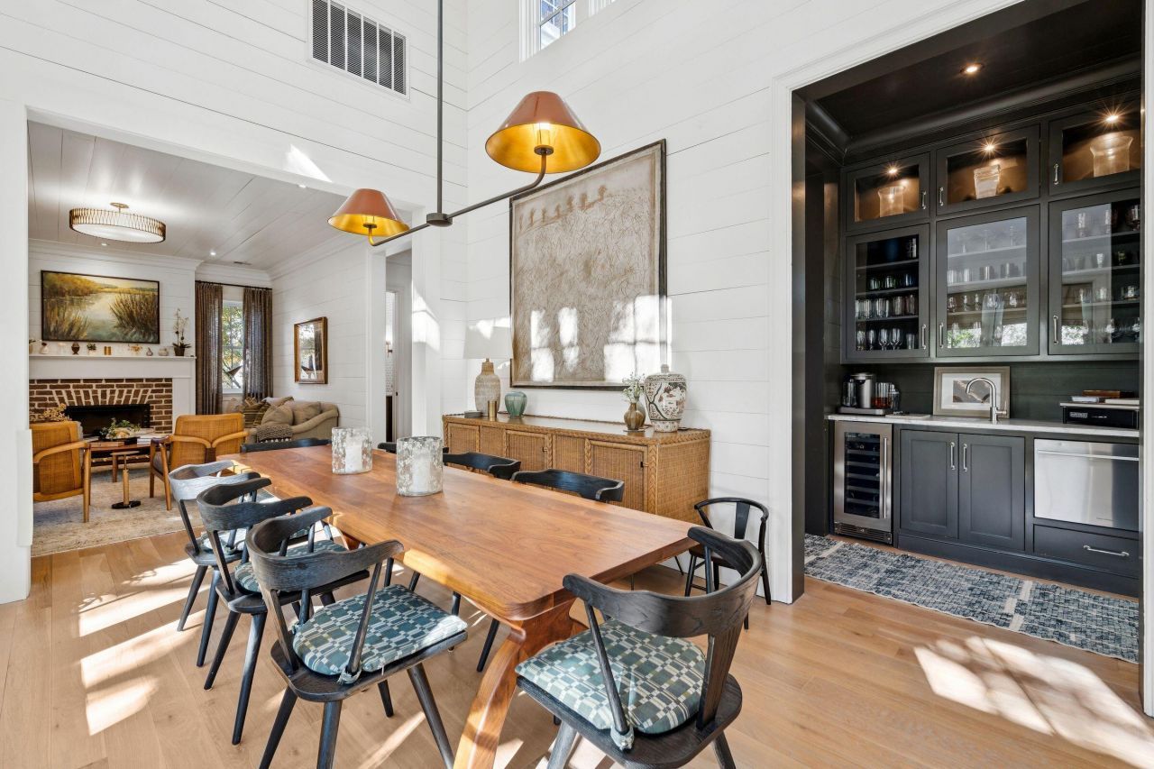 105 Friend Street Photo 12