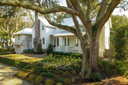 105 Friend Street photo 4