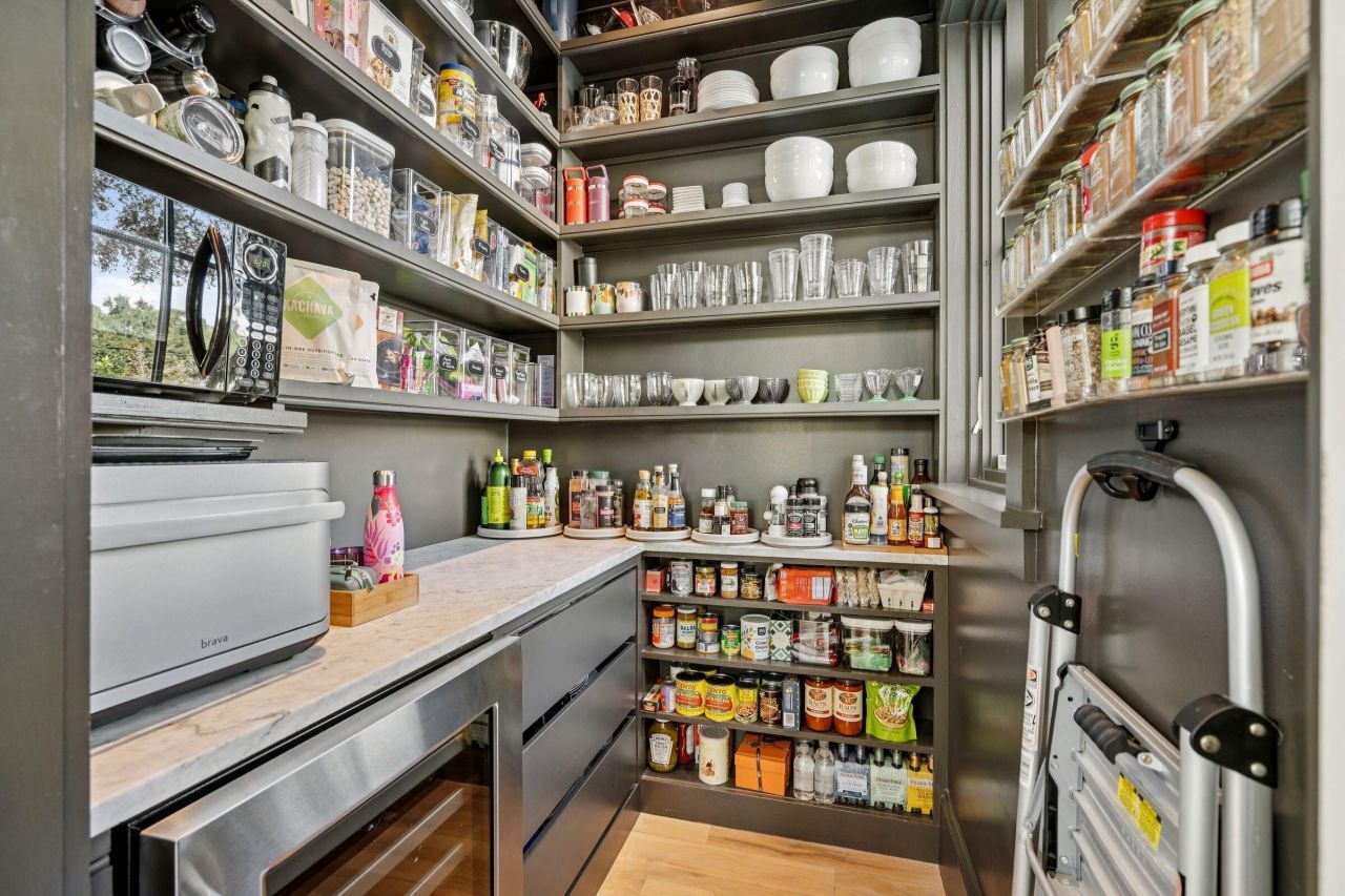 105 Friend Street Photo 21