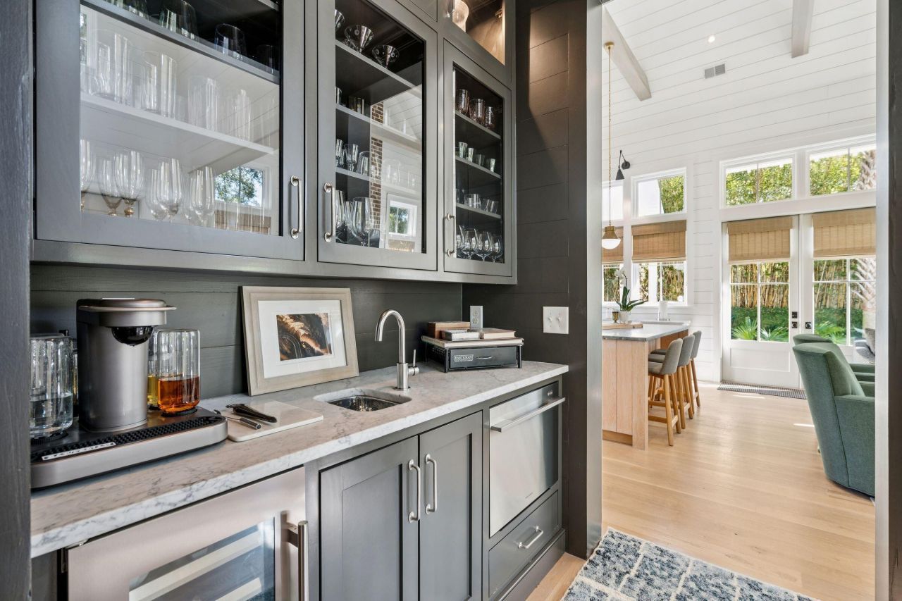 105 Friend Street Photo 22