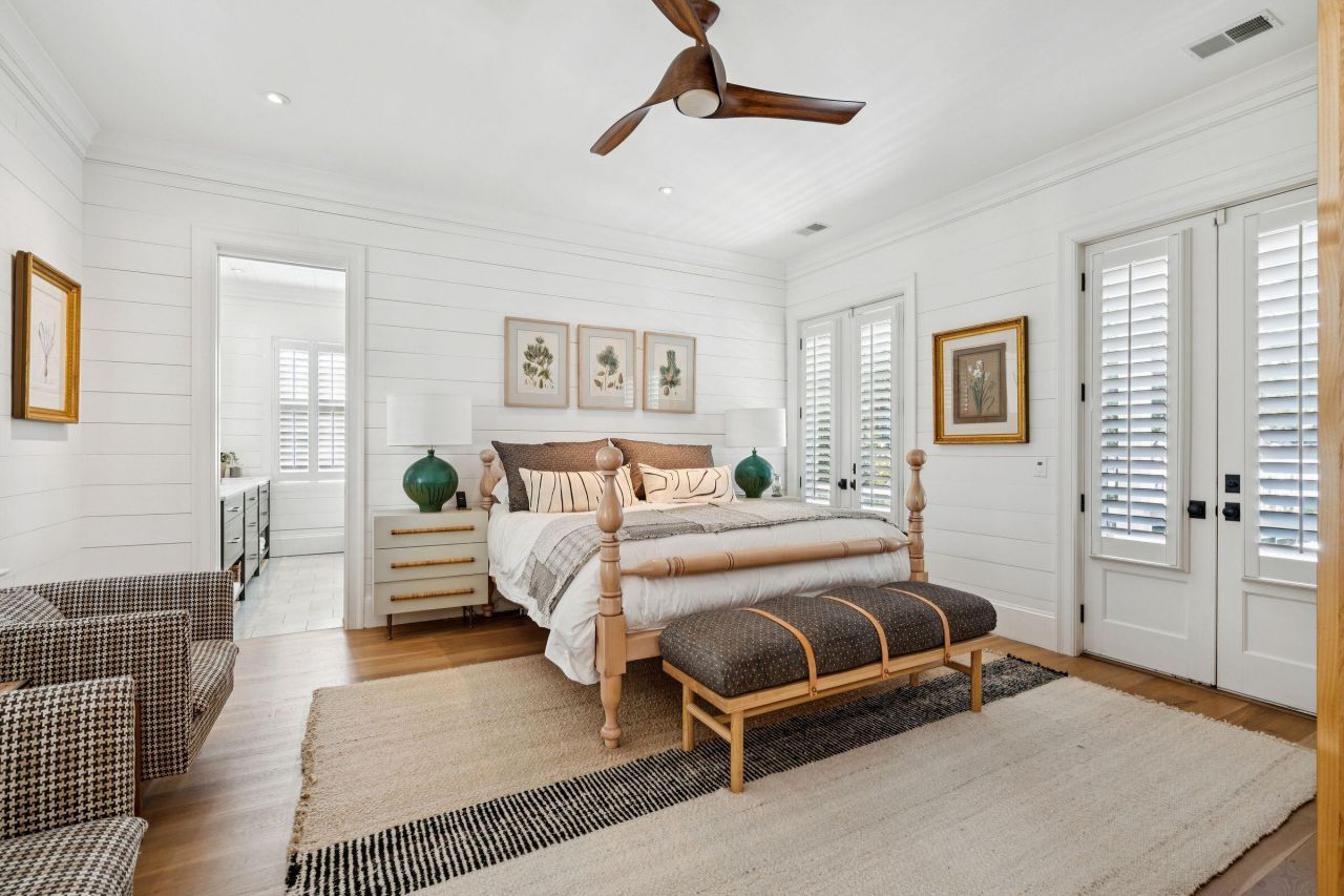 105 Friend Street Photo 23