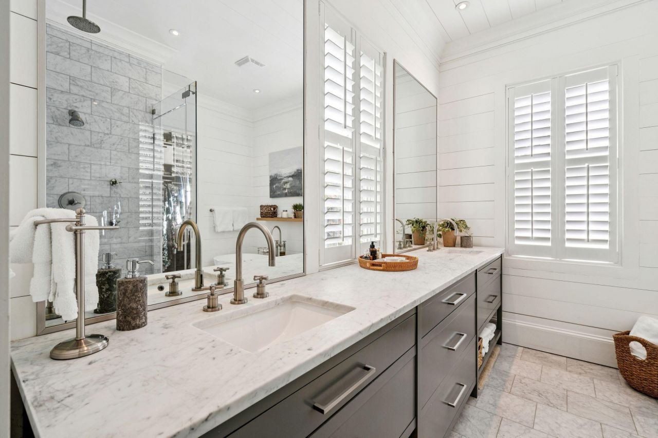 105 Friend Street Photo 26