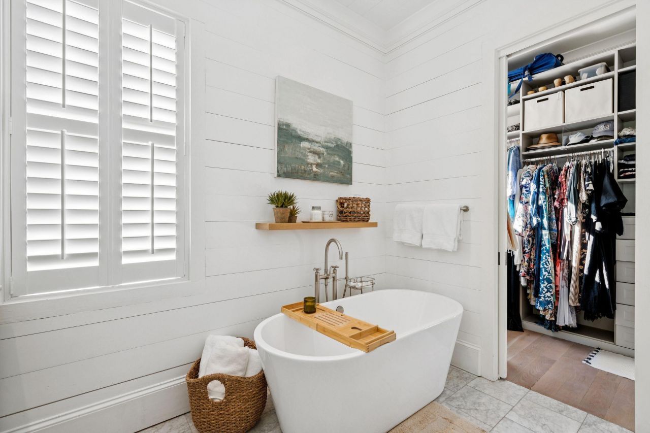 105 Friend Street Photo 27