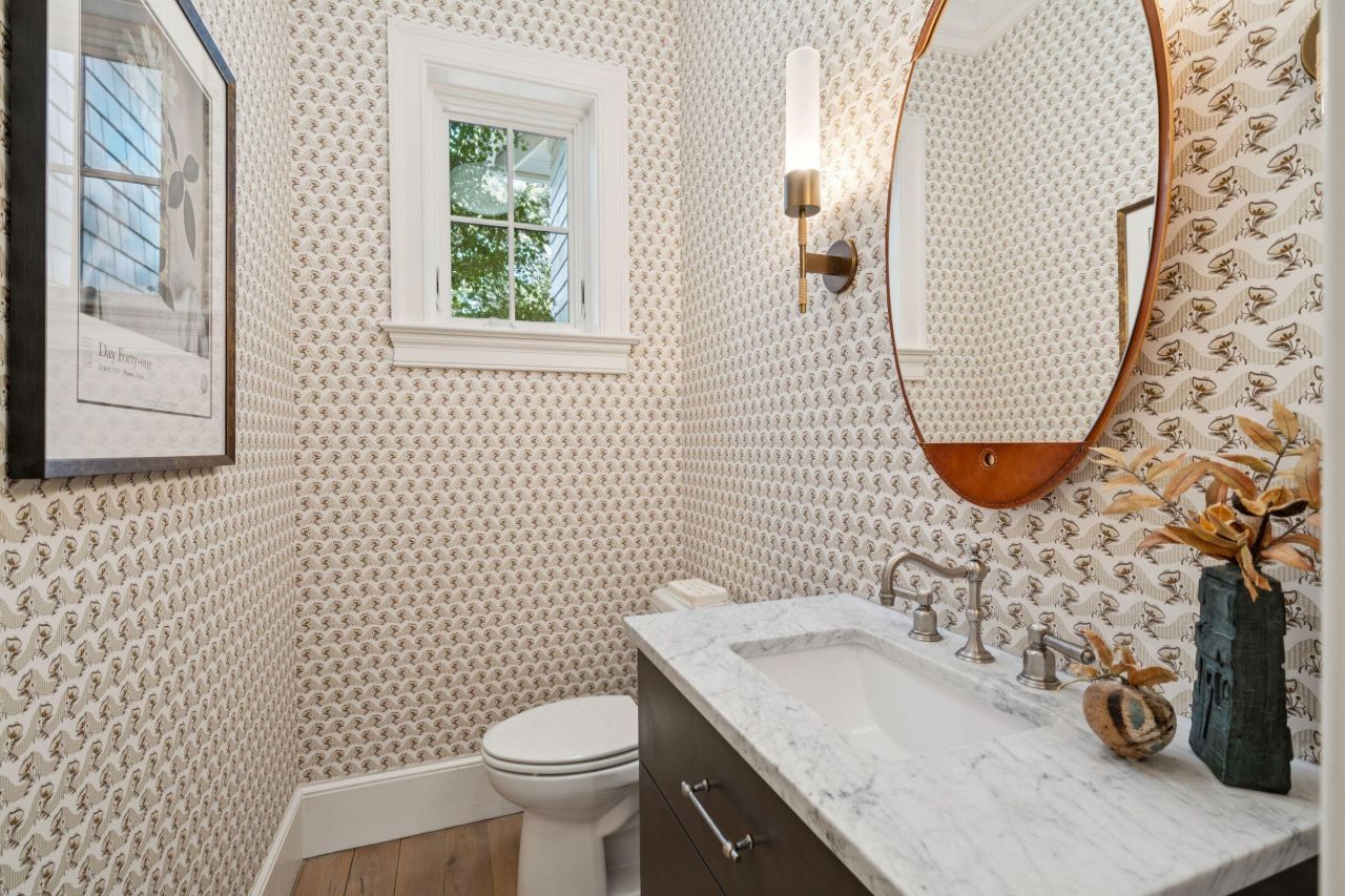 105 Friend Street Photo 28