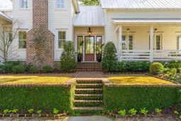 105 Friend Street photo 4