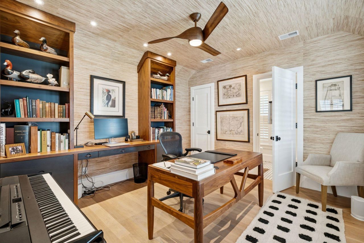 105 Friend Street Photo 30