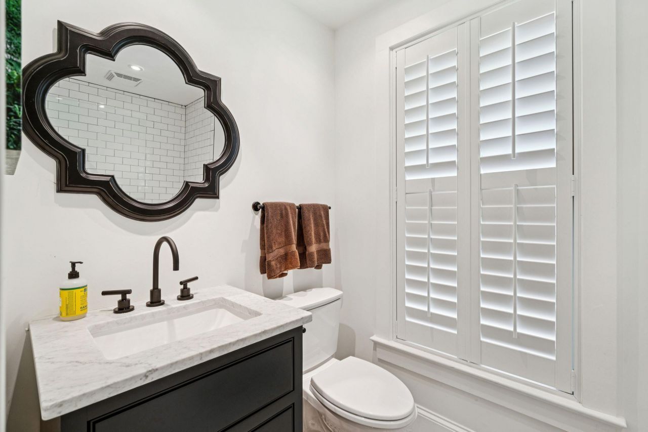 105 Friend Street Photo 32