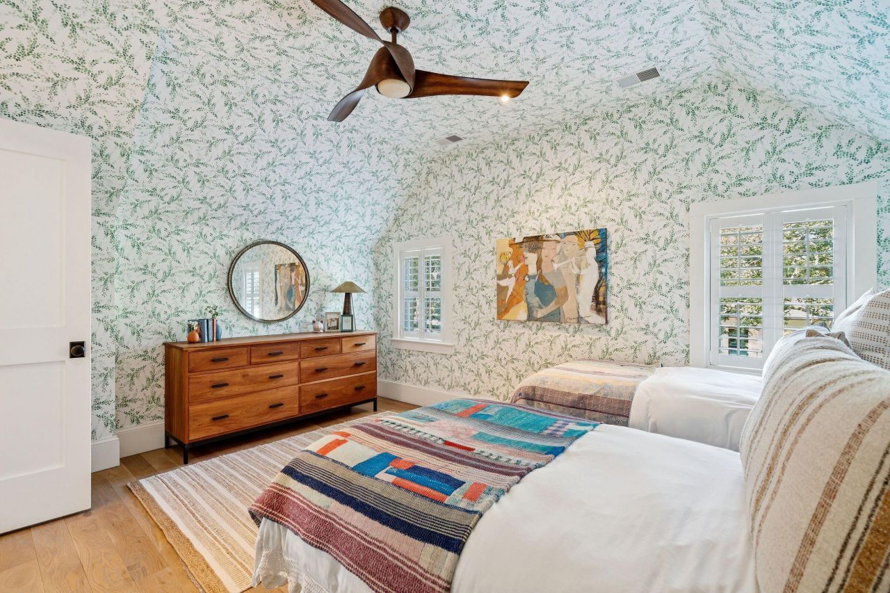 105 Friend Street Photo 36