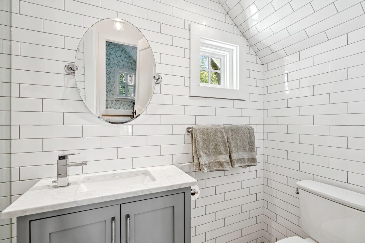 105 Friend Street Photo 37